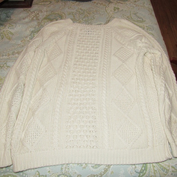 White Cable knit sweater - Picture 1 of 2